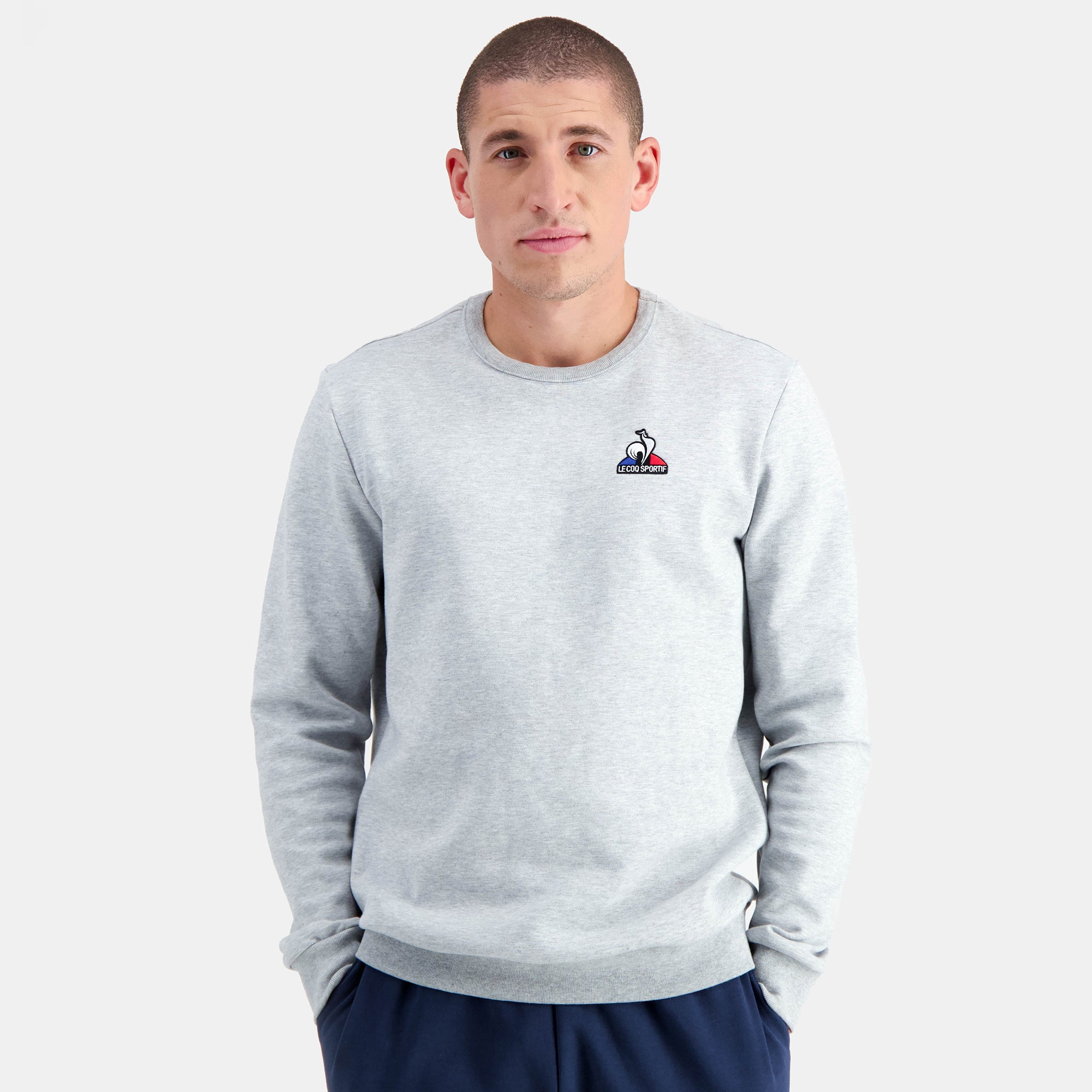 2310559-ESS Crew Sweat N°4 M gris chiné clair  | Sudadera Cuello Redondo Hombre