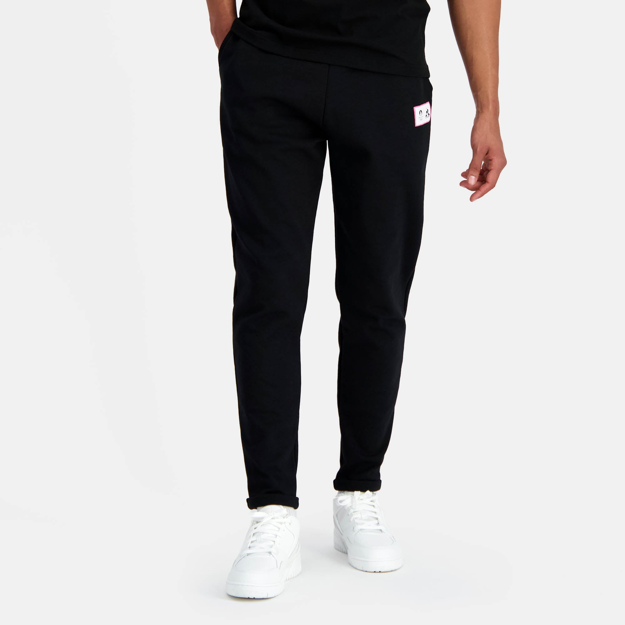 2410265-ESS P24 Pant Carotte N°1 M black  | Pantaloni coupe carotte Uomo